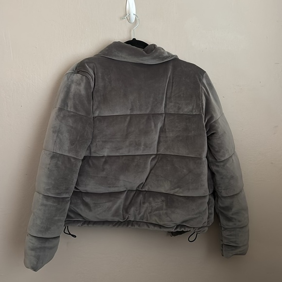 Hollister Gray Velvet Puffer Jacket size small - Picture 3 of 7